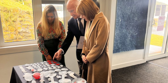 The Governor and Professor Chalmers visit the King Island Gallery